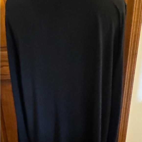 XL women’s black long sleeve basic shirt. Pre-owned great layering piece - Picture 2 of 8
